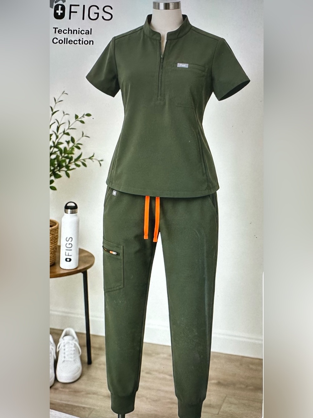 FIGS TECHNICAL COLLECTION scrub set in Dark Moss Green
